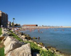 Descubre la Playa de la Renega en Oropesa del Mar: Un paraíso turístico en Castellón para disfrutar del sol y la playa