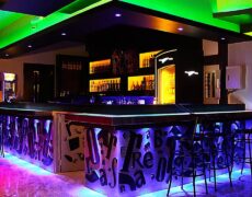 Descubre las mejores noches temáticas en bares y discotecas de Castellón: ¡diversión garantizada!